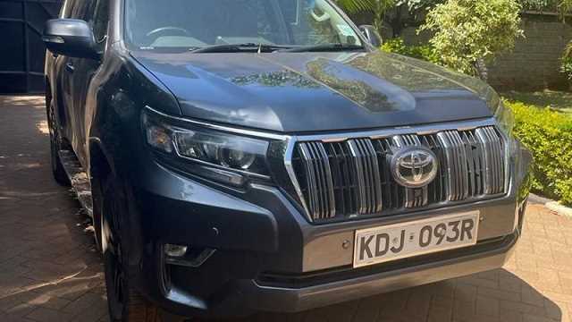 HIRE SAFARI JEEP  KAMPALA, KENYA